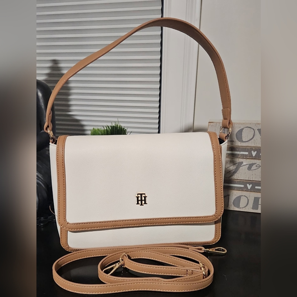 Tommy Hilfiger Cream and Tan Hand Carry/ Shoulder/ Crosdbody Bag